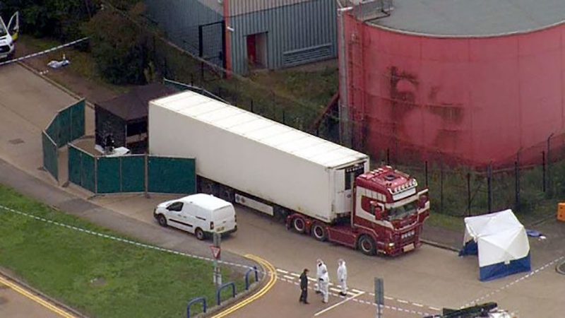 U kamionu u Engleskoj pronađeno je 39 leševa