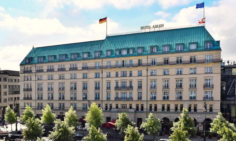 Poduzetnici prisiljeni plaćati HGK, a paraziti večeraju za 100.000 kuna u najelitnijem hotelu u Berlinu