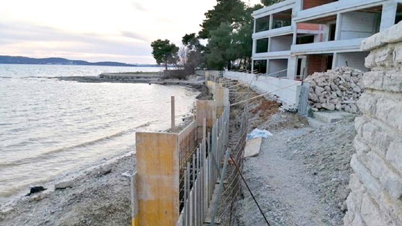 U Sukošanu betoniraju more, načelnik obećava šetnicu svakom investitoru
