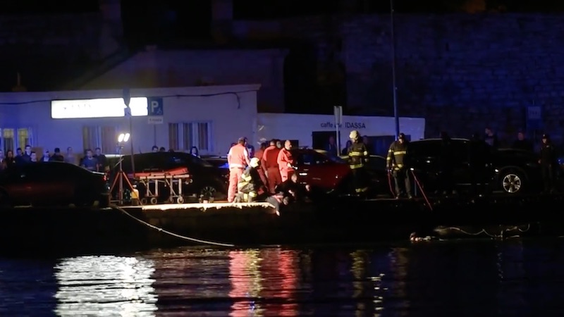 TEŠKA PROMETNA NESREĆA Autom sletjeli u more, poginulo dvoje mladića