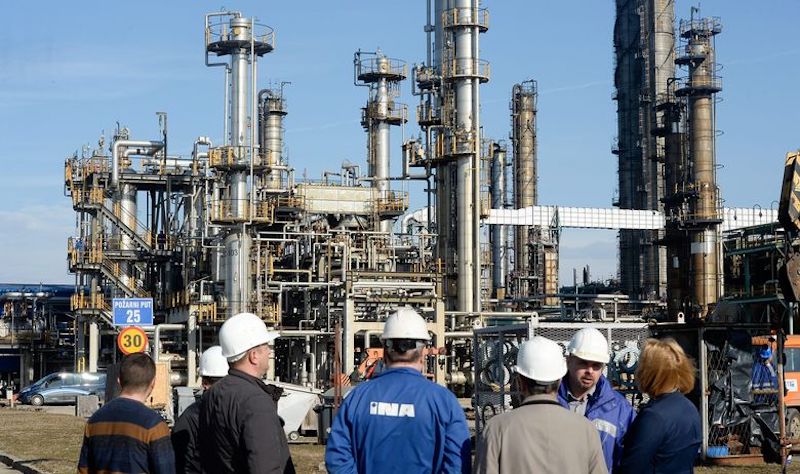 HDZ ‘domoljubi’ zatvorili Rafineriju Sisak pa svu naftu iz Hrvatske preusmjerili u Mađarsku