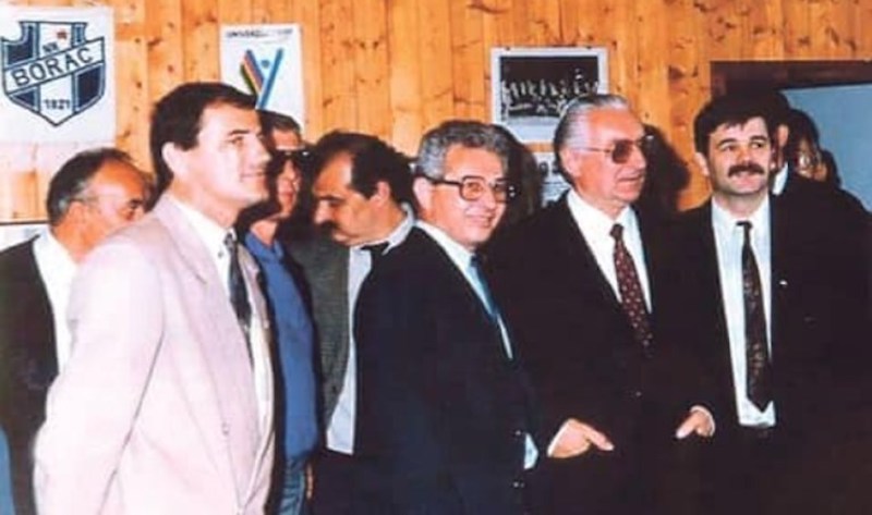 HDZ s fotografije osnivanja stranke izrezao Jožu Manolića