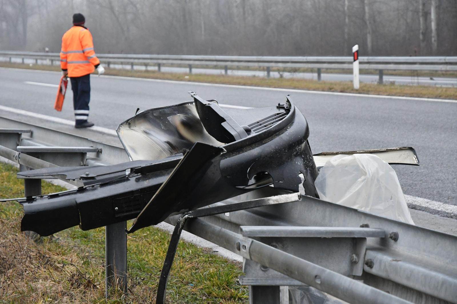 NESREĆA NA A1 Šleper naletio na kombi, četvero mrtvih